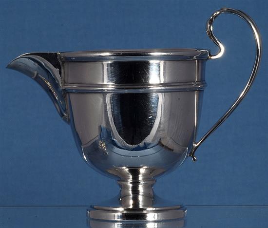 A George V silver sugar pedestal bowl and cream jug, by Viners Ltd, jug height 103mm, weight 9.7oz/303grms.